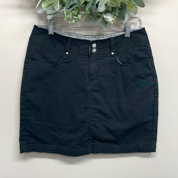 Lee Natural Fit Just Below The Waist Black Skort 8 Medium - Picture 1 of 12